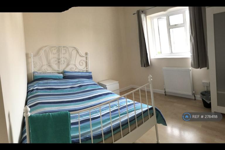 1 bedroom in Priors Gardens, Ruislip, HA4 (#2784118)