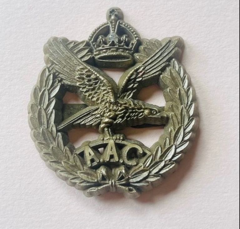 Army Air Corps Economy Beret Badge WW2 