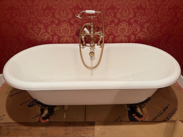 Reclaimed Vintage Vernon Tutbury bathroom suite bath, toilet, wash hand basin