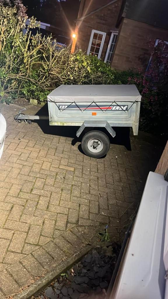 122 erde trailer with cover