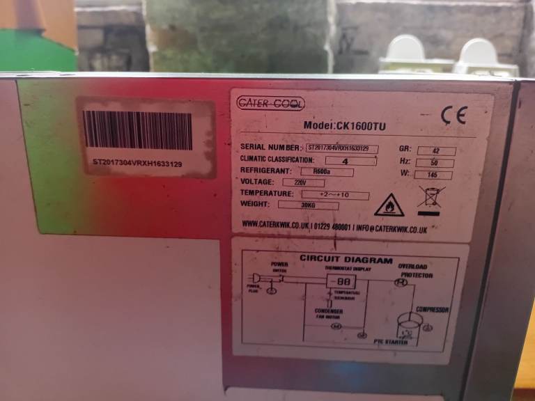 Wall mounted cooler