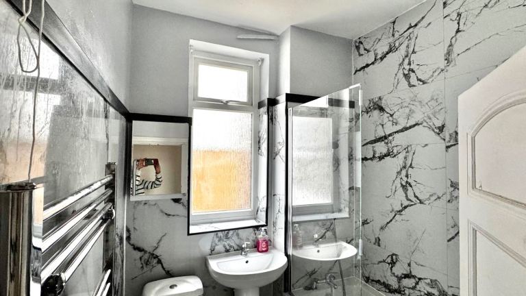 TWO DOUBLE BEDROOM GROUND FLOOR MAISONETTE WITH PRIVATE PATIO GARDEN