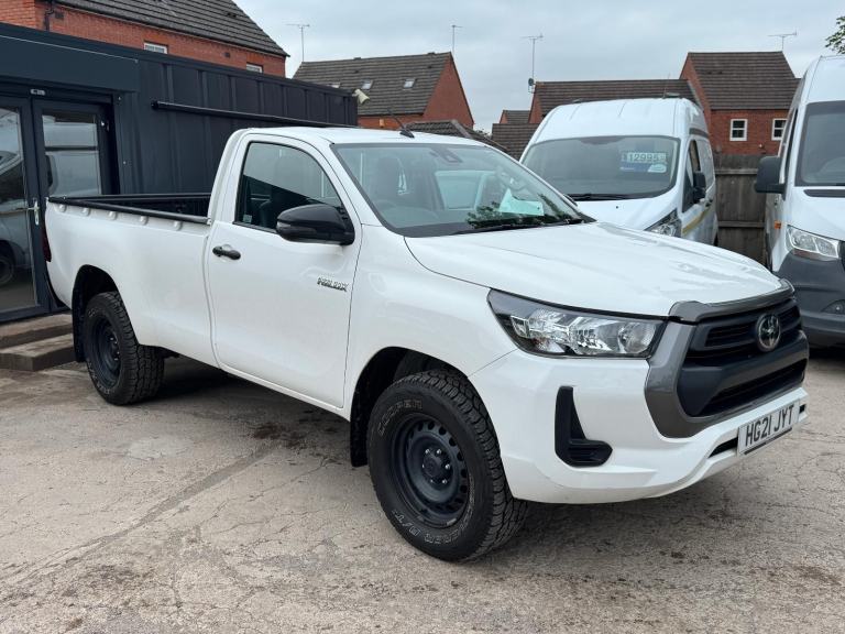 2021 21reg TOYOTA HILUX D-4D ACTIVE NARROW BODY 4WD PICK UP TRUCK EURO 6 1 OWNER