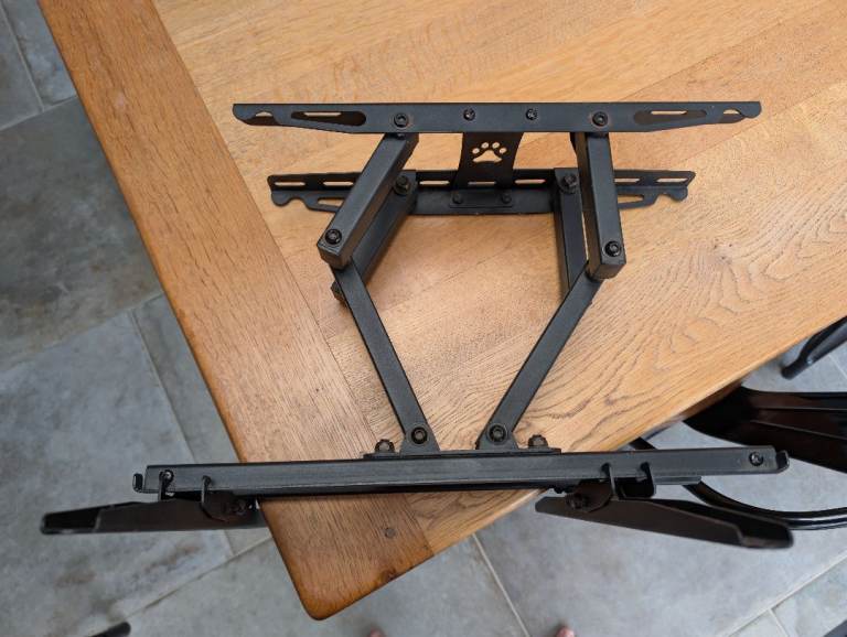 Flat Screen TV Mounting Bracket (Swivel/Tilt)