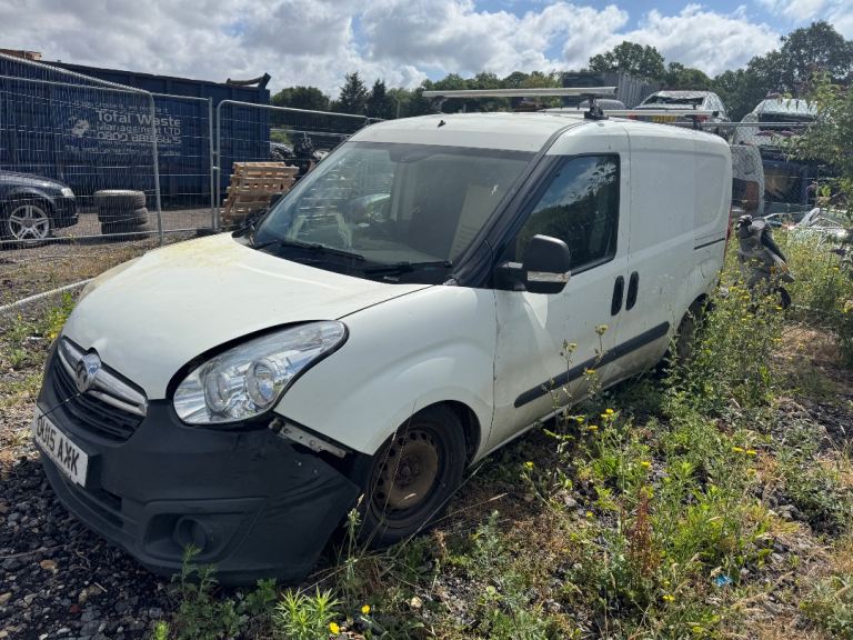 Vauxhall combo van 1.3 cdti 2015 white BREAKING FOR PARTS 