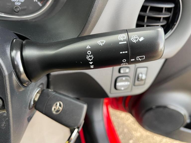 TOYOTA YARIS 1.33 Dual VVT-i Sport Euro 5 5dr Euro 5 2015