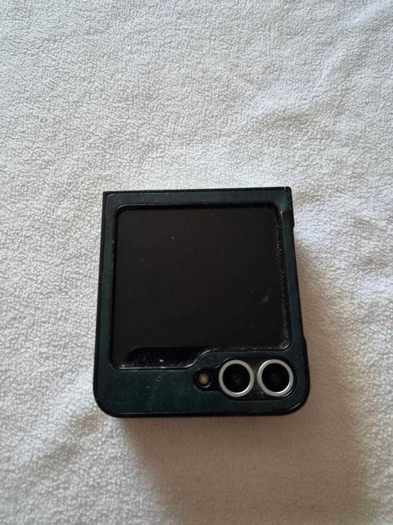 Samsung galaxy zflip phone 6