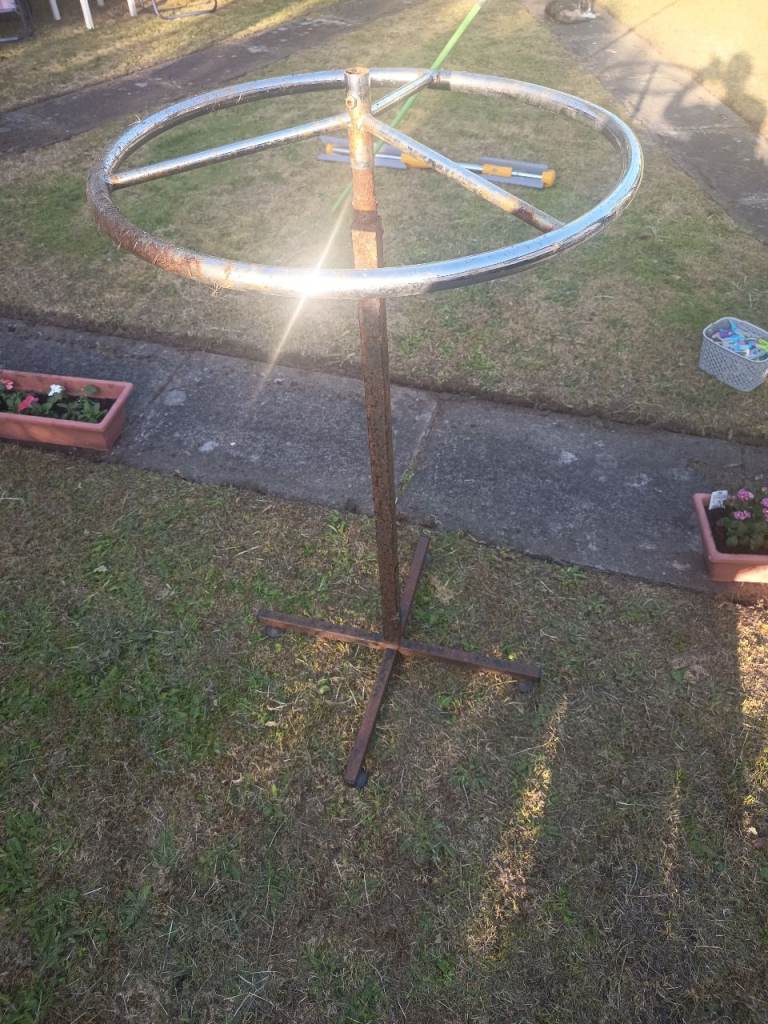 Circular clothes Rail