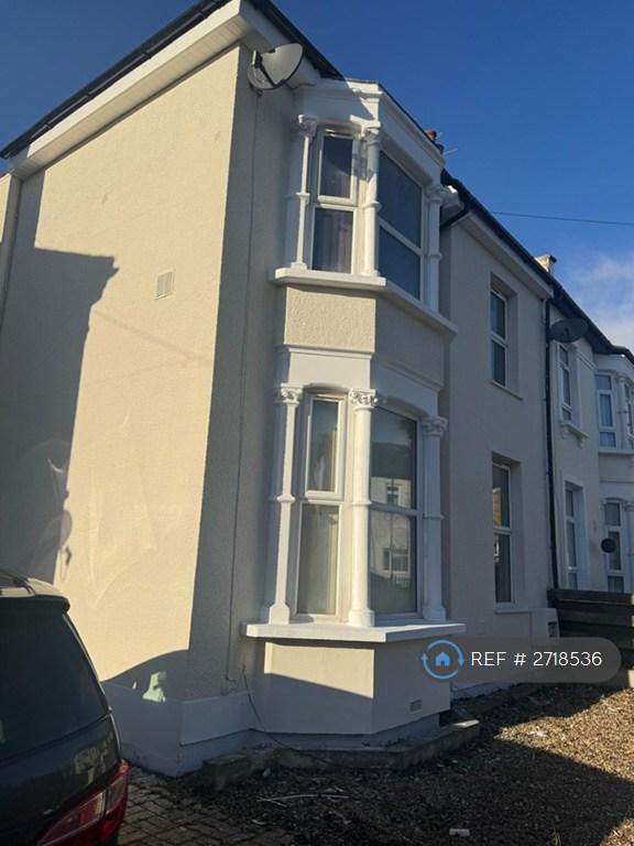 3 bedroom house in Grove Road, London, E11 (3 bed) (#2718536)