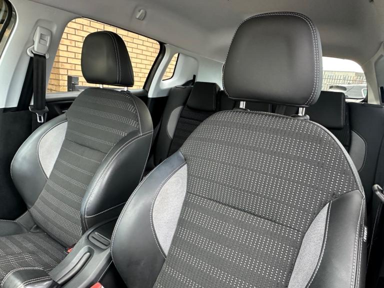 ** F.S.H ** 2017 (67) Peugeot 2008 1.6 BlueHDi Allure 5 dr hatchback ** VALUE **