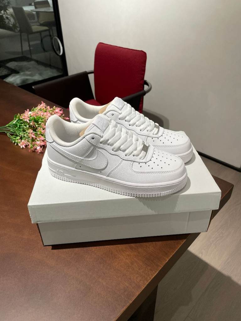 Nike Air Force 1 Low '07 White Brand New In Box UK 8.5