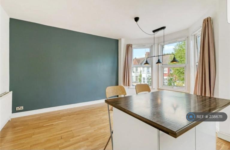 2 bedroom flat in Downhills Park Road, London, N17 (2 bed) (#2386711)