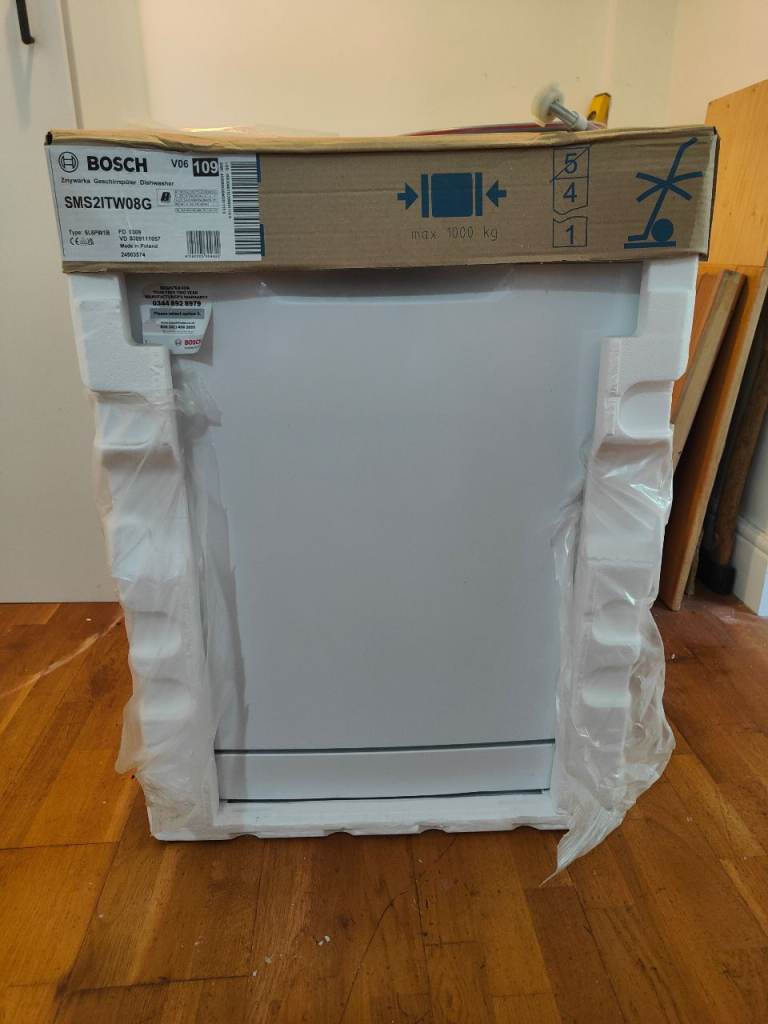 BOSCH Full-size Dishwasher - White