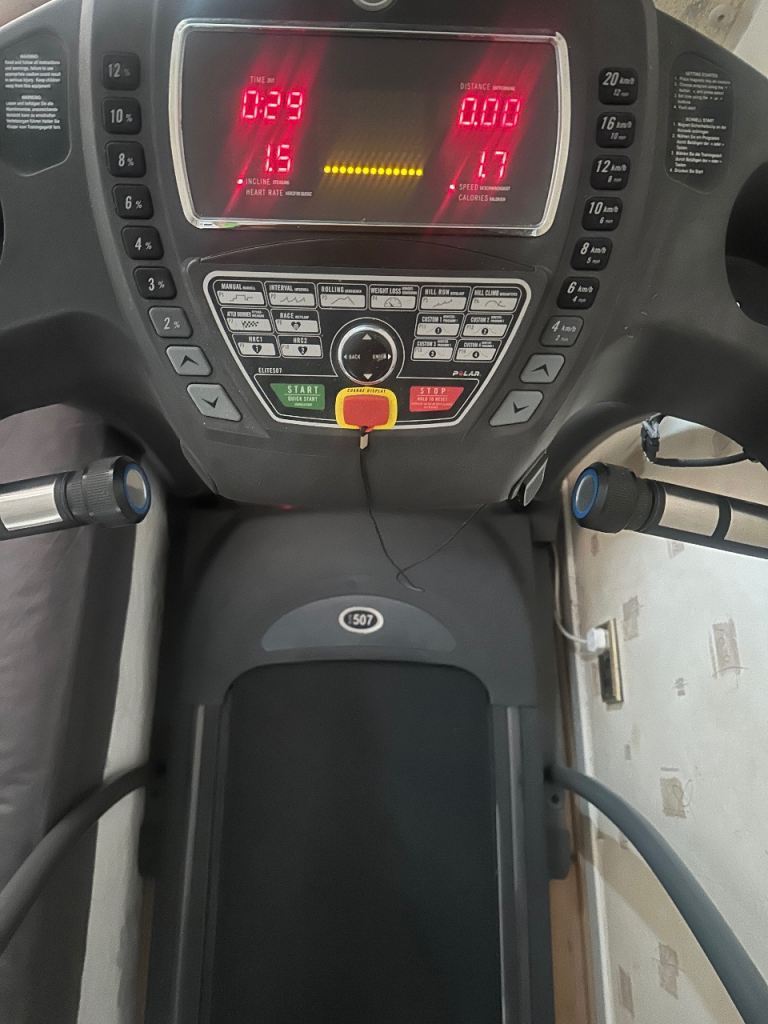 New treadmill used only few times Rrp £600