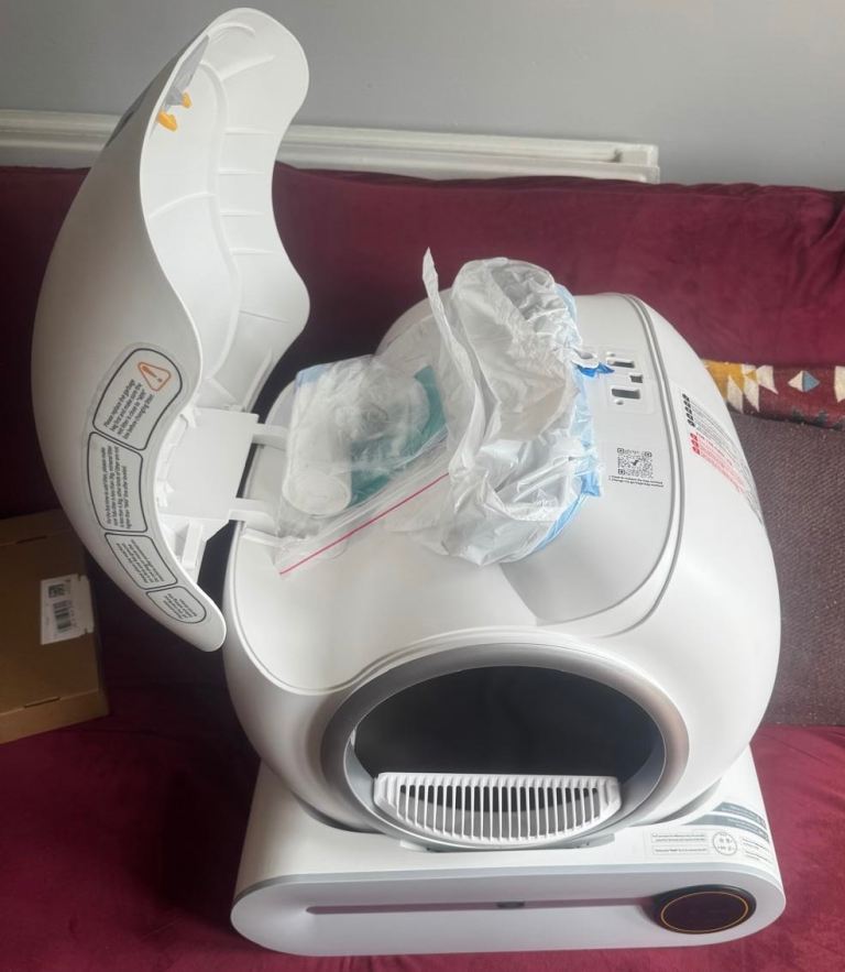 Smart Self Cleaning Cat Litter Box 65L