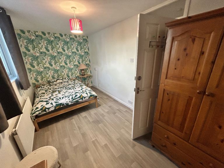 Double room to rent in 4 bed house