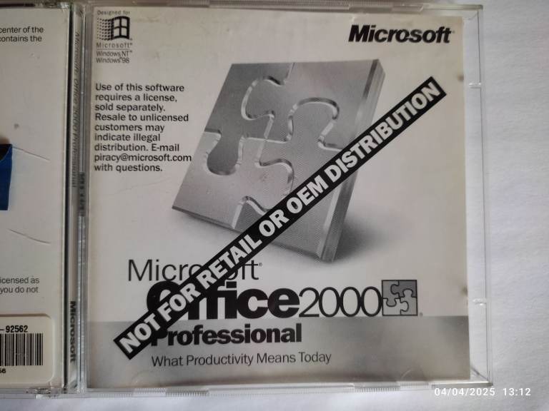 Microsoft Office 2000 Professional 2 Discs with Product Key Excellent Condition!