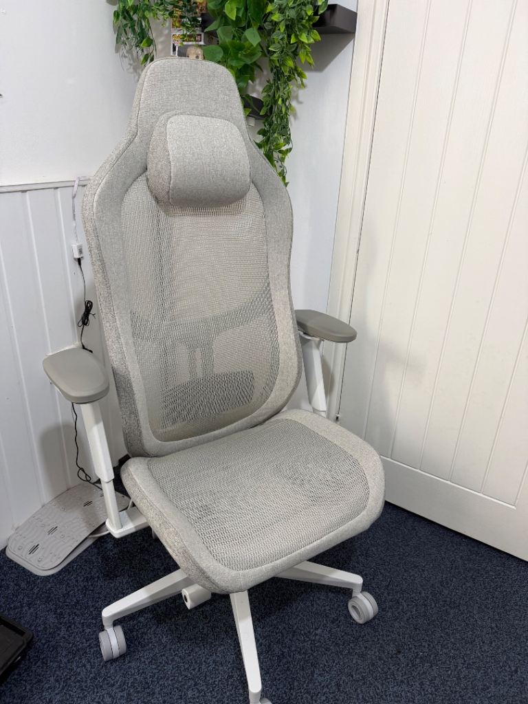 Fractal mesh gaming chair 