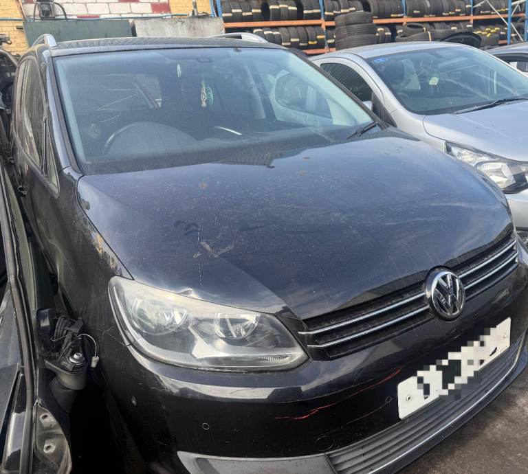 Breaking spare parts vw touran black