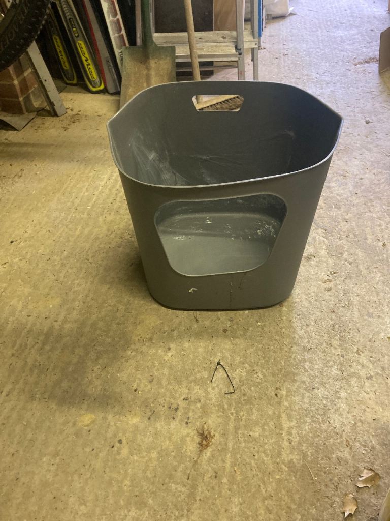 Cat litter tray