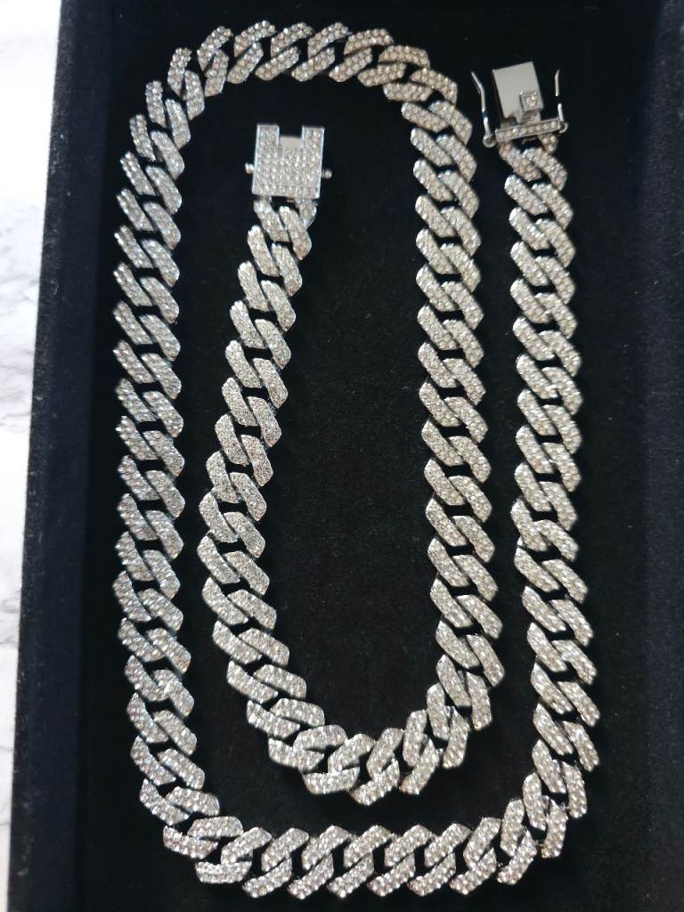 75cm bling diamond silver chain. Costume jewellery 