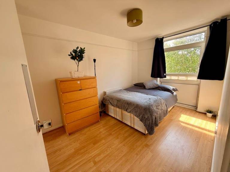💫Spacious Double Room in Bow / Victoria Park | Excellent Transport Links✨