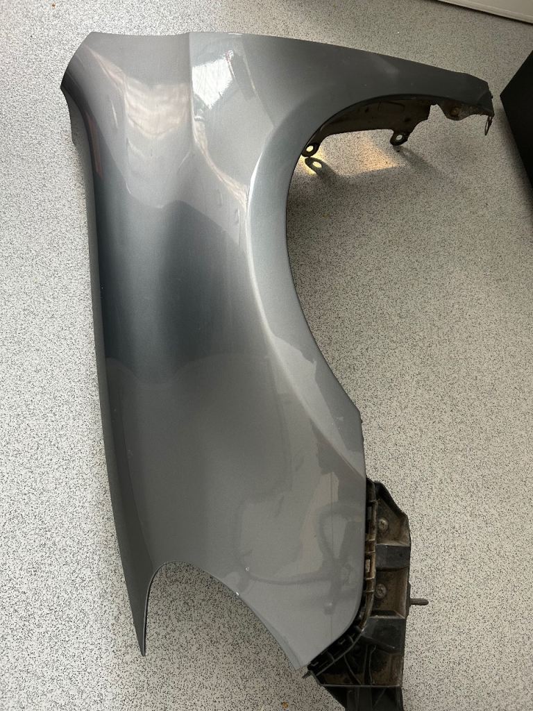 Volkswagen Golf MK6 Front passenger side wing