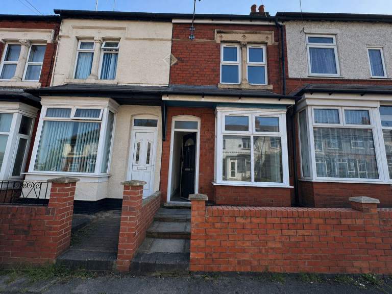 **ROMA ROAD** THREE BEDROOM HOUSE TO LET ** REFURBISHED **MODERNISED** CALL NOW TO ARRANGE A VIEWING