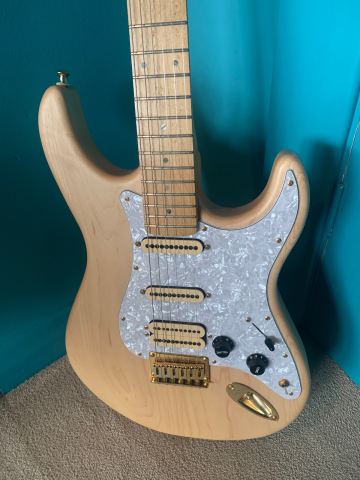 Carvin bolt Strat matching Carvin case made in usa | in Thornaby