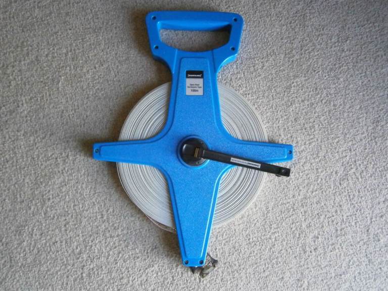 SILVERLINE SURVEYORS OPEN REEL TAPE MEASURE AS BOTH METRIC & IMPERIAL  100m
