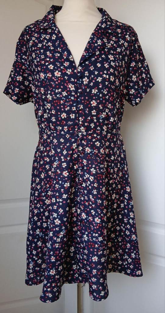 Ladies' New Look Short Sleeved Belted Dress with Flared Skirt Size 12 Pre-owned