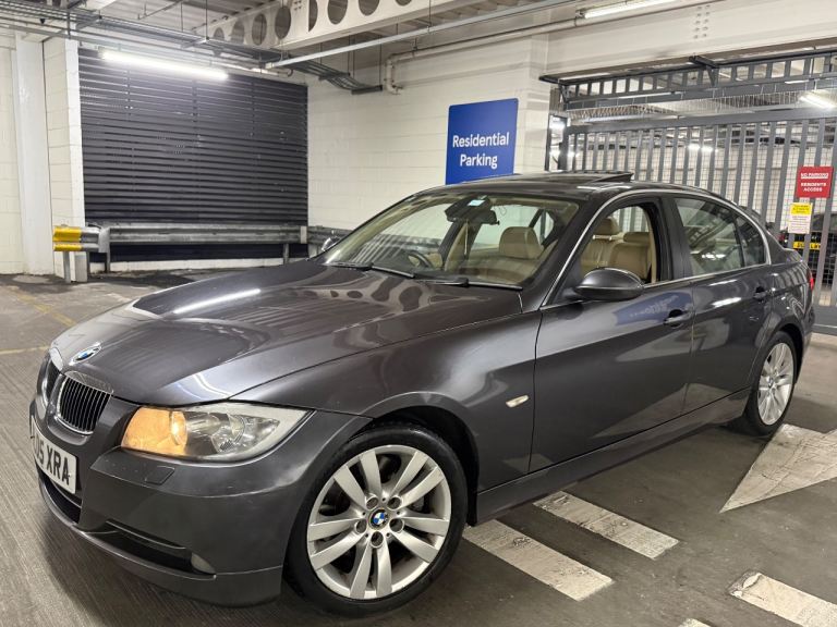 BMW 330i 6 SPEED MANUAL SUNROOF