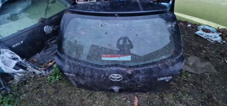 Toyota Yaris rear tailgate boot in black good condition 