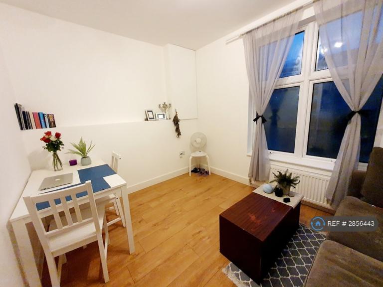 1 bedroom flat in Brookhill Road, London, SE18 (1 bed) (#2856443)