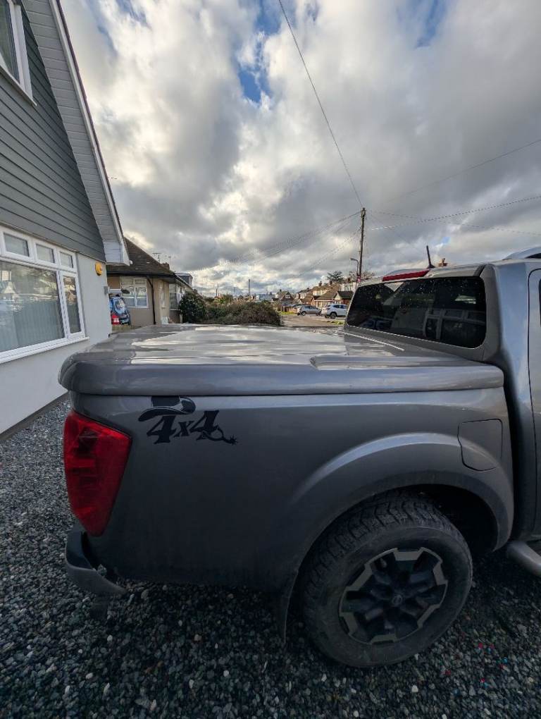 Nissan Navara NP300 bed cover