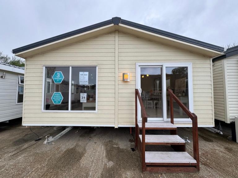40x20ft 3 Bed Twin Lodge - DG, CH, New Carpet, Furniture - Offsite / Own Land