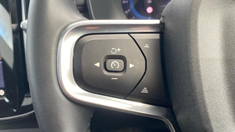 2024 Volvo XC40 2.0 B3 MHEV Ultimate SUV 5dr Petrol Hybrid DCT Auto Euro 6 (s/s) (163 ps) ESTATE ...