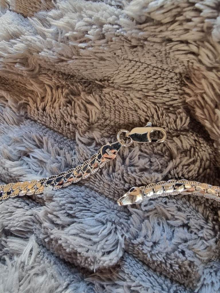 925 sterling silver  Herringbone Chain Necklace – Good Condition