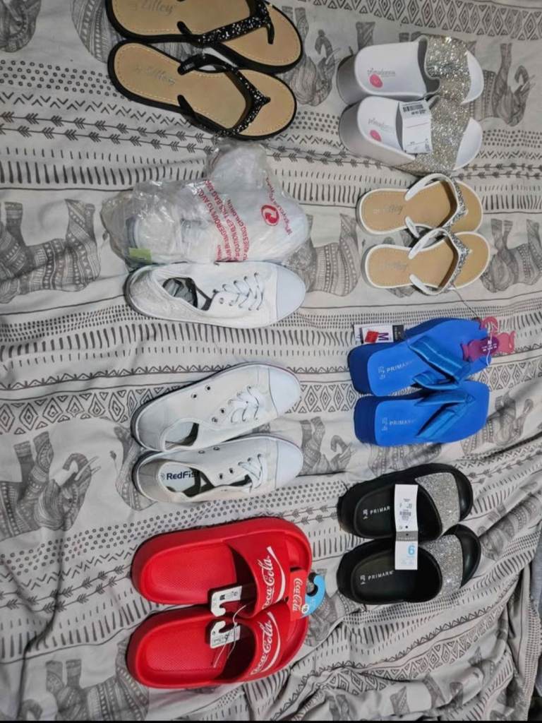 Ladies sandals and canvas 5/6