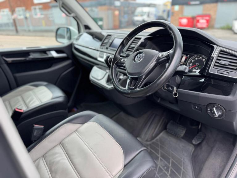 2016 Volkswagen Caravelle 2.0 TDI BlueMotion Tech 204 Executive 5dr DSG MPV DIESEL Automatic