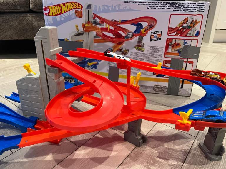 Hot wheels motorised city 