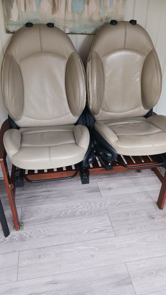 Pair mini seats