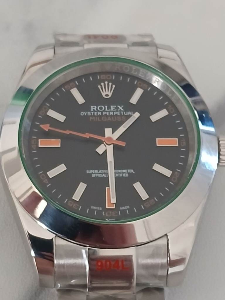 Watch with a perpetual movement 