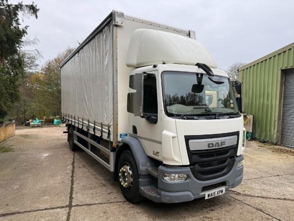 Daf LF220 Day Cab 25ft Curtainside Body 4x2