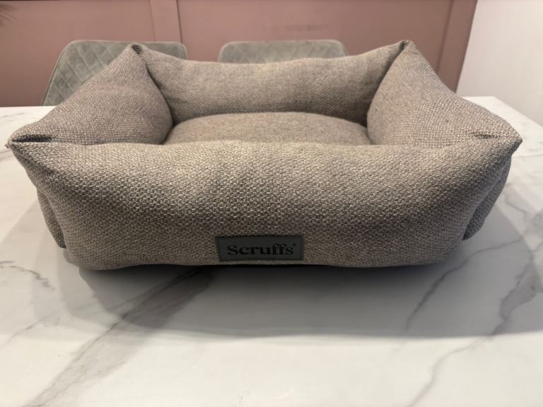 Scruffs Seattle Dog Bed 60 x 50cm Stone Grey Box Bed Washable Non-Slip Medium