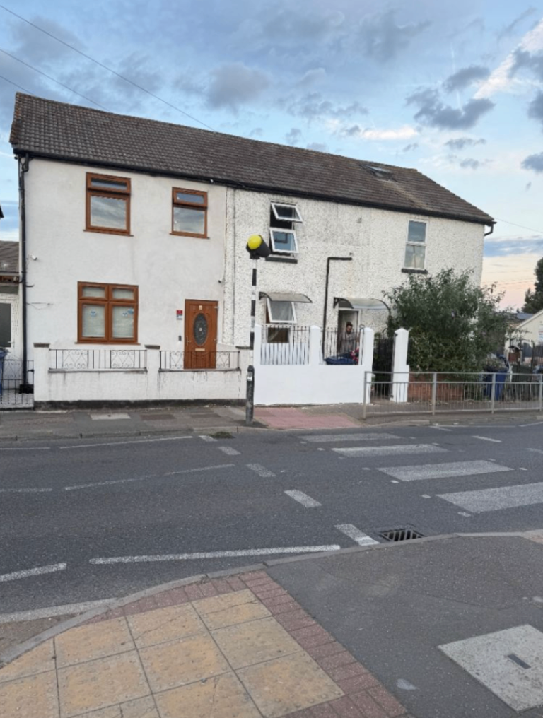 3-Bedroom House | Renovated | Fitted Kitchen | DSS Welcome | Mill Road, Aveley, Essex - RM15
