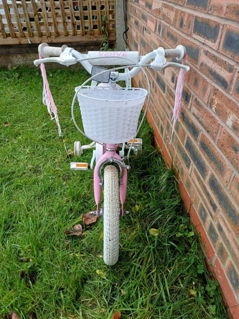 VERVE UNICORN GIRLS BIKE 3 TO 5 YRS £20 NO OFFERS DARWEN BB3 0DU 