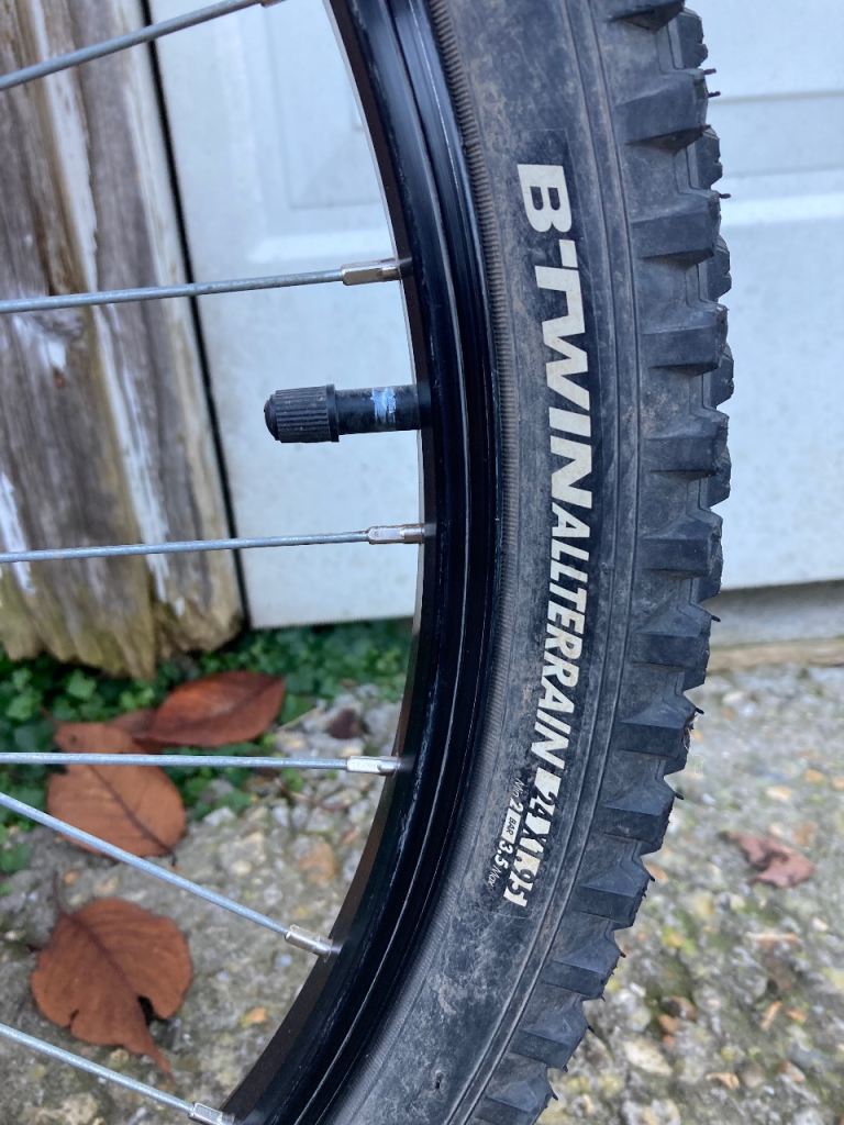 24" Front suspension bike 9-12 Years 