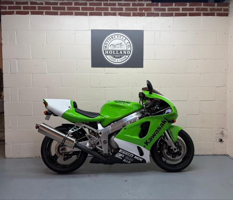 1997 Kawasaki ZX-7R Ninja - Lovely condition- V. low Mileage - Runs Great!