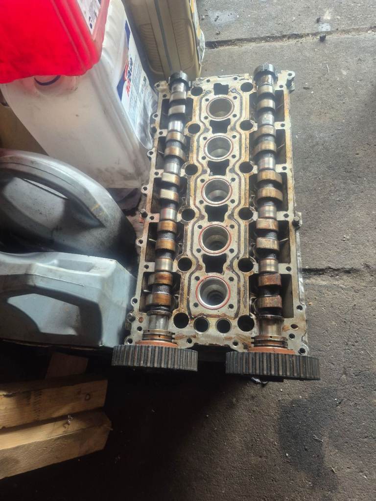 Ford focus st 225 cylinder head 